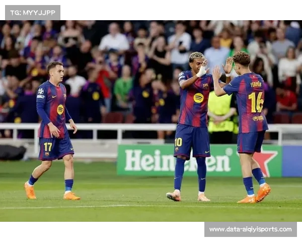 巴萨欧冠6-1大胜费尔明获满分表现引热议