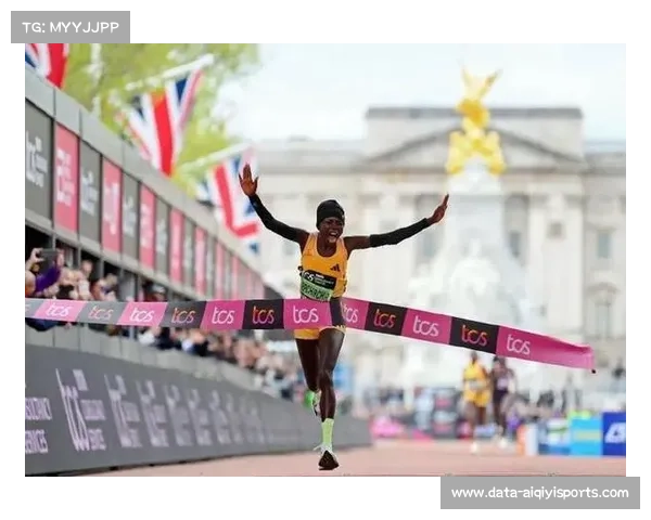 伦敦马拉松领先集团半程用时61分30秒，基普乔格轮换领跑